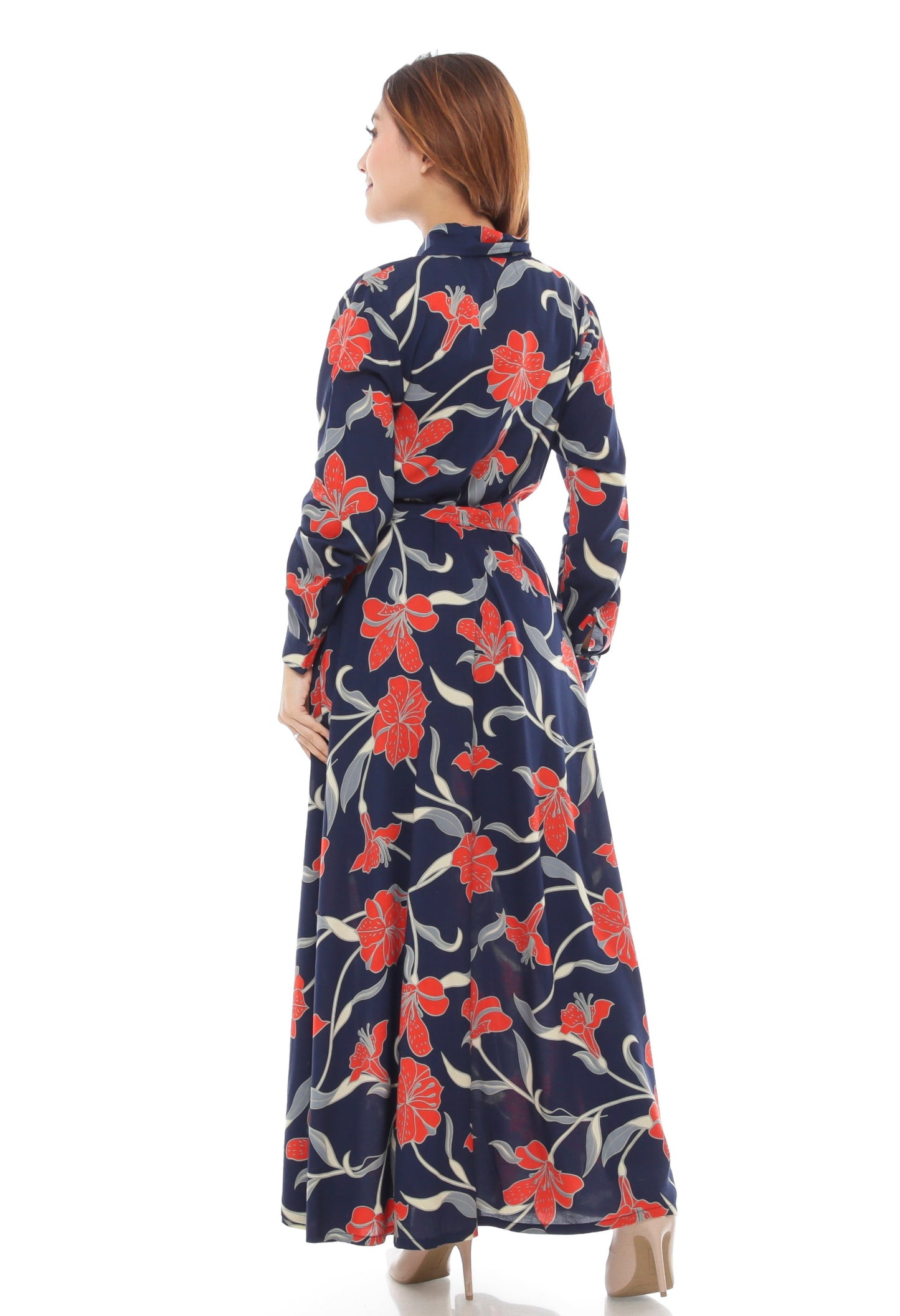 Maxi dress with collar, long sleeve can be roll up. Combine with belt accessories.