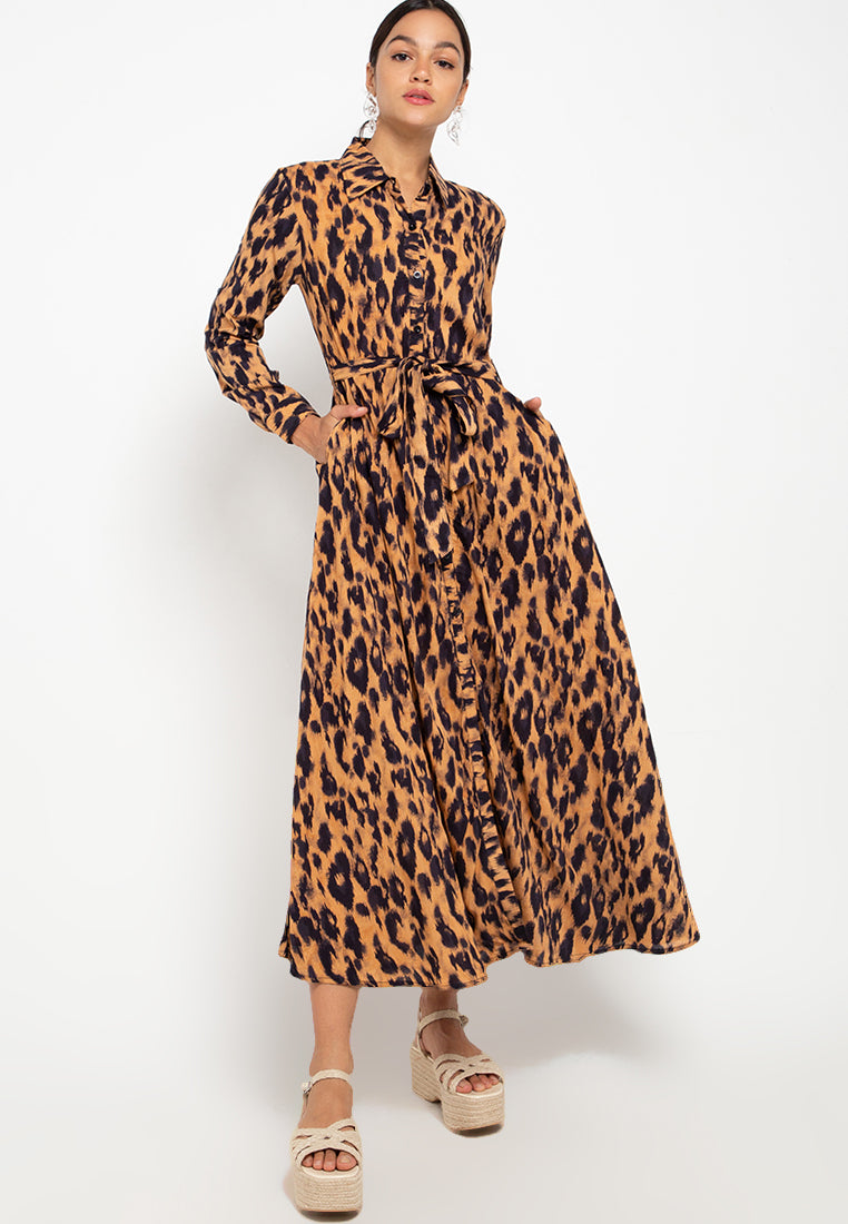 Maxi dress with collar, long sleeve can be roll up. Combine with belt accessories.