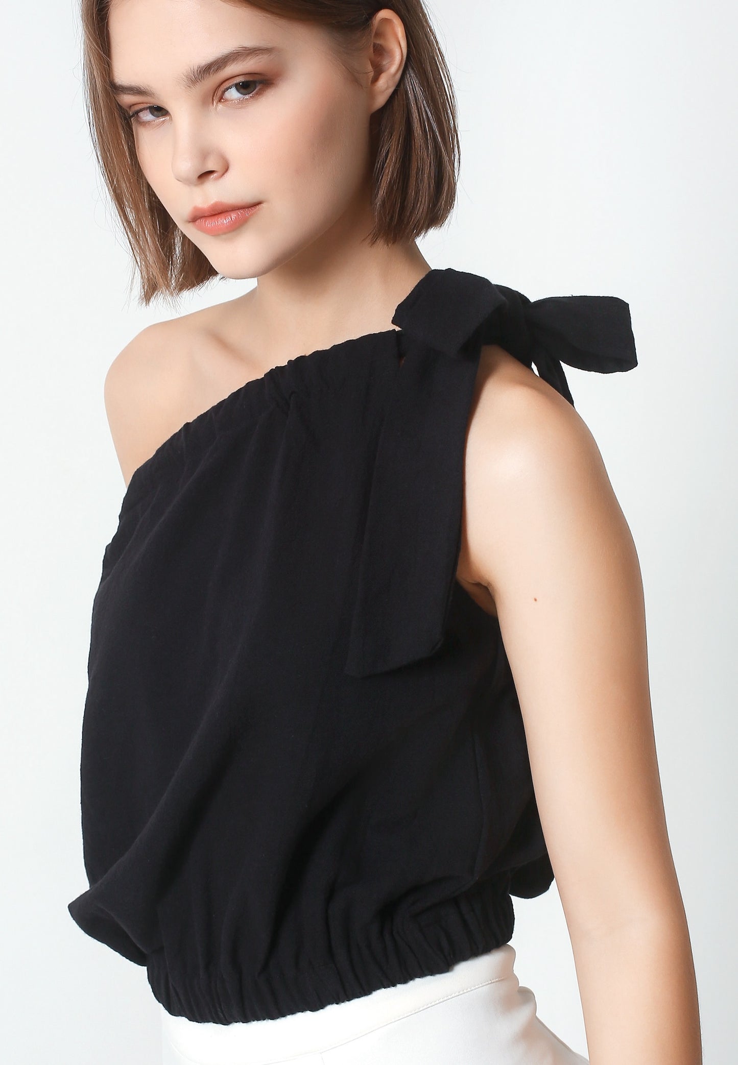 Step into the spotlight of summer fashion with our Cotton Linen one-shoulder crop top, a statement piece that effortlessly combines comfort and style.&nbsp; Made with breathable, light Cotton Linen.