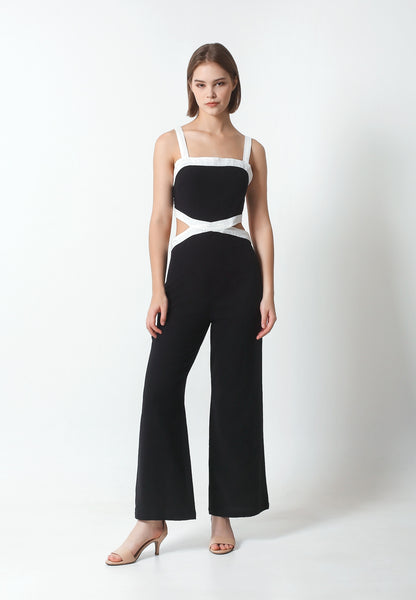 Versatile and easy to style, this jumpsuit is perfect for any summer occasion. Dress it up with heels and statement jewelry for a night out, or keep it casual with sandals and a straw hat for a day at the beach. Experience the epitome of summer chic with our Sleeveless Jumpsuit made from cotton linen. Shop now and add this must-have piece to your warm-weather wardrobe for a look that is both timeless and effortlessly stylish.