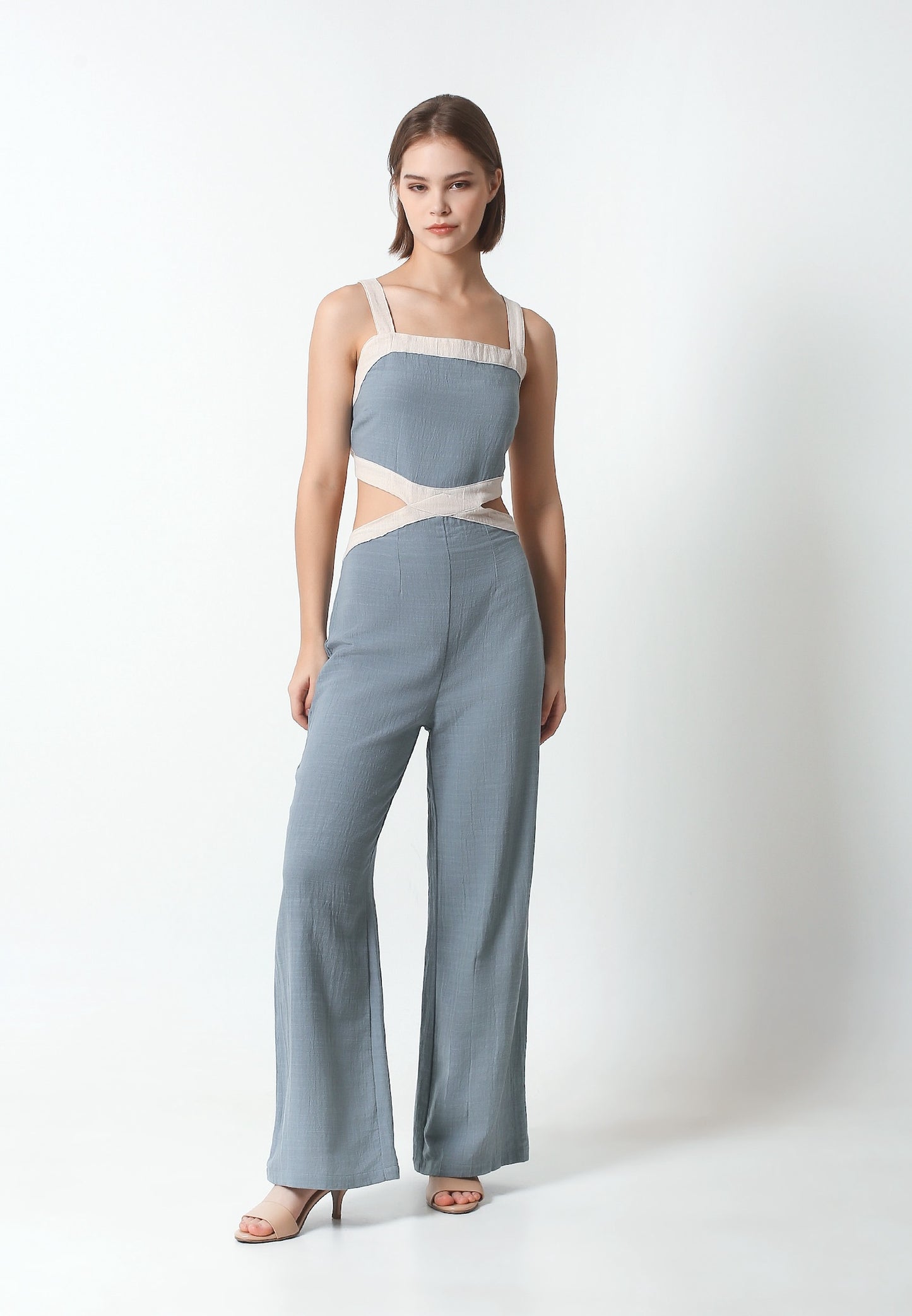 Versatile and easy to style, this jumpsuit is perfect for any summer occasion. Dress it up with heels and statement jewelry for a night out, or keep it casual with sandals and a straw hat for a day at the beach. Experience the epitome of summer chic with our Sleeveless Jumpsuit made from cotton linen. Shop now and add this must-have piece to your warm-weather wardrobe for a look that is both timeless and effortlessly stylish.