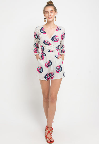 This playsuit features a flattering silhouette that accentuates your curves while offering freedom of movement, have zipper at the back and side pockets