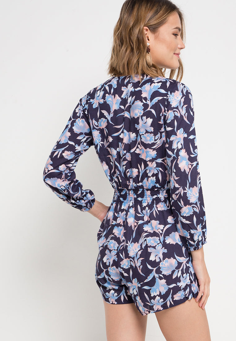 This playsuit features a flattering silhouette that accentuates your curves while offering freedom of movement, have zipper at the back and side pockets